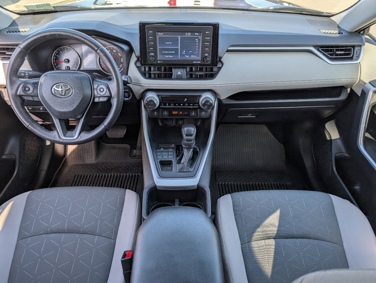 2022 Toyota RAV4 XLE photo 4