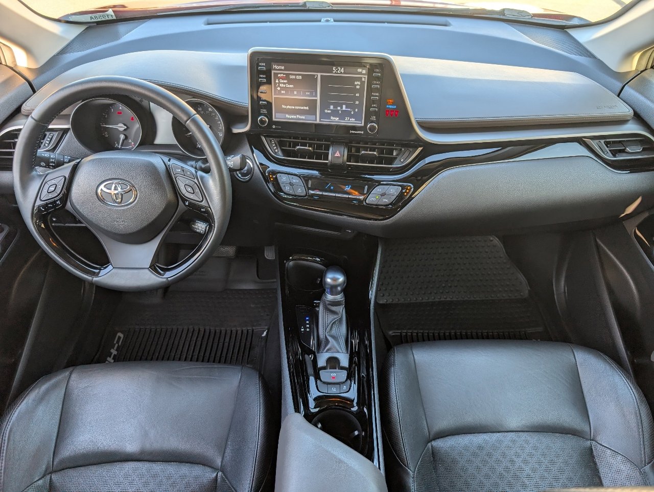 2020 Toyota C-HR LE photo 4