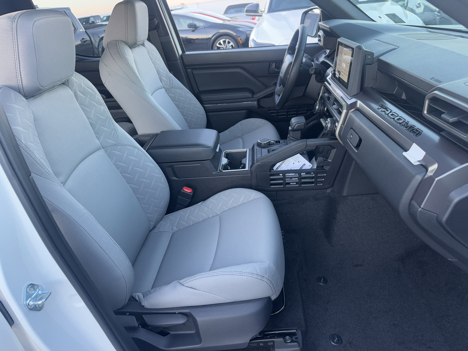 2026 Toyota Tacoma SR5 - Photo 8