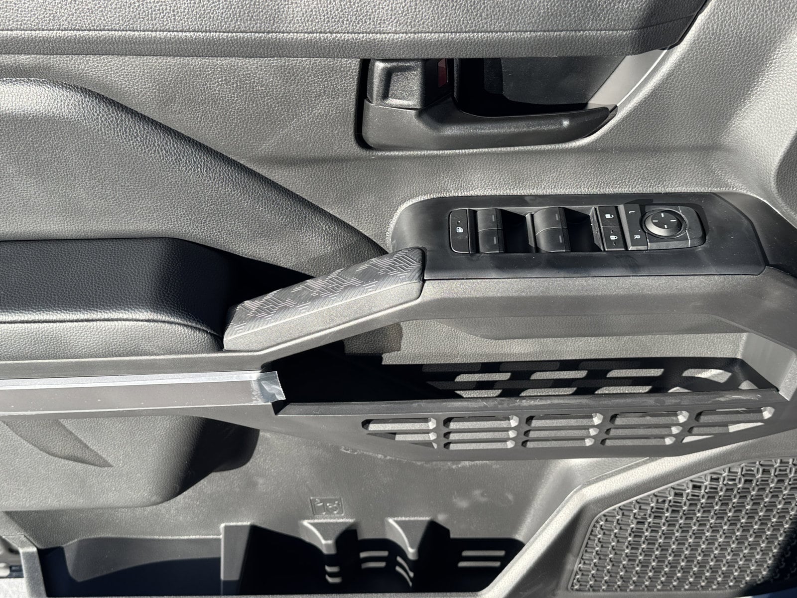 2026 Toyota Tacoma SR5 - Photo 18