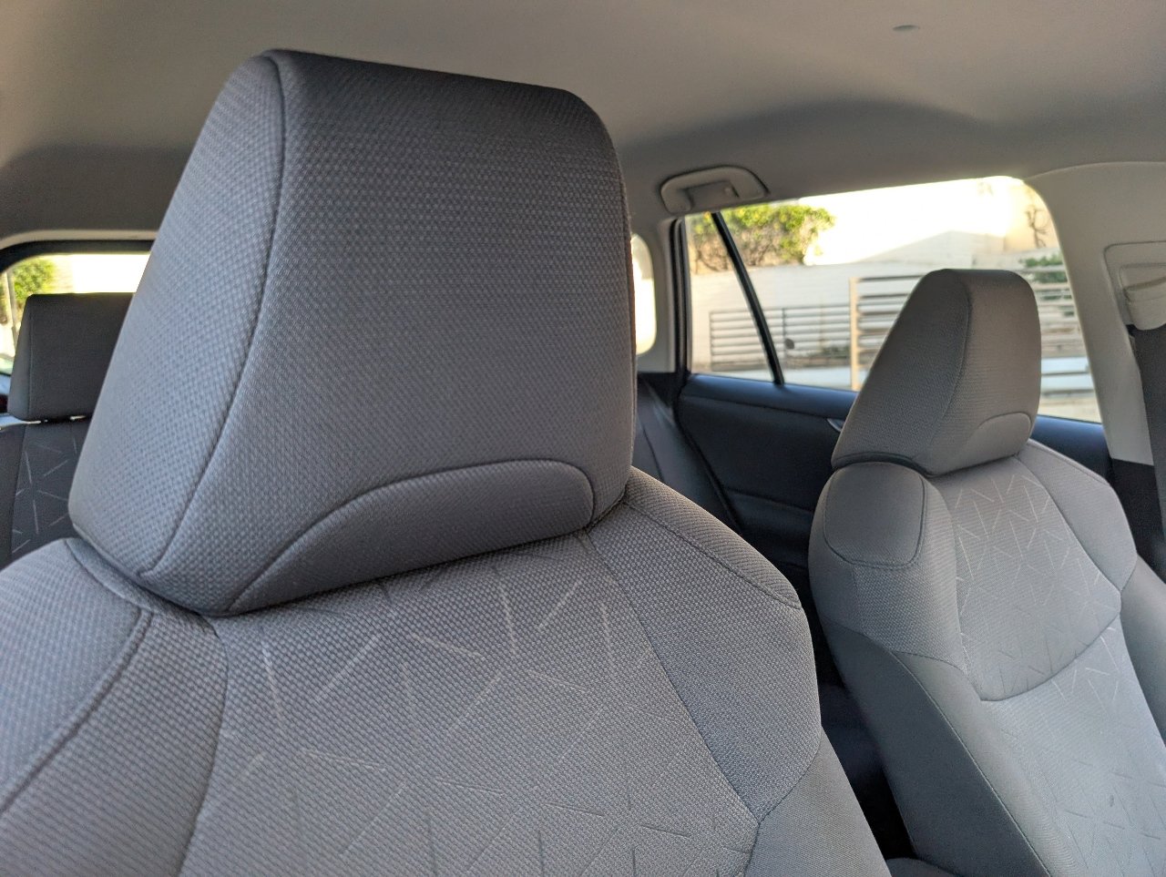 2024 Toyota RAV4 XLE photo 3
