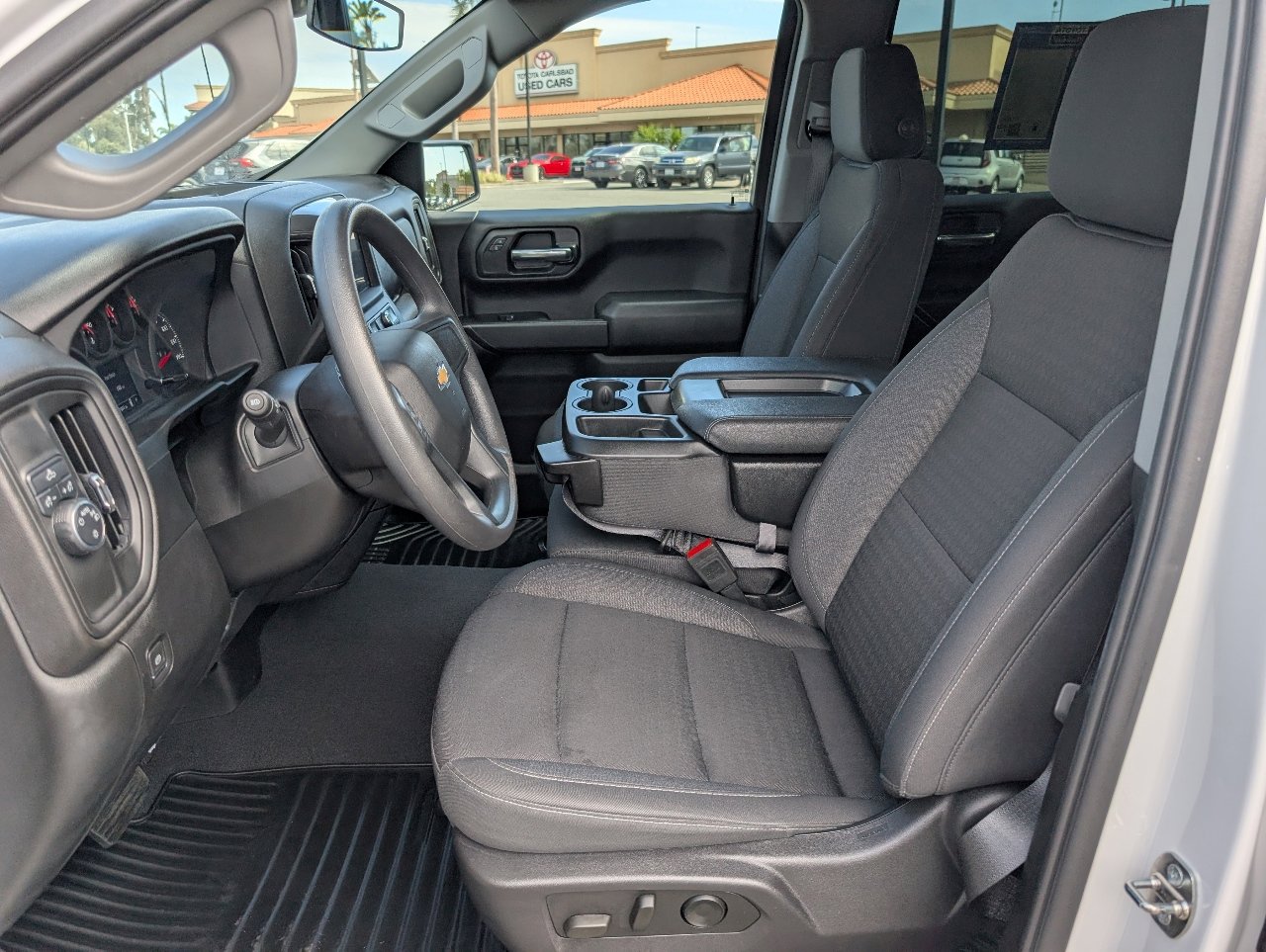 2024 Chevrolet Silverado 1500 Custom photo 2