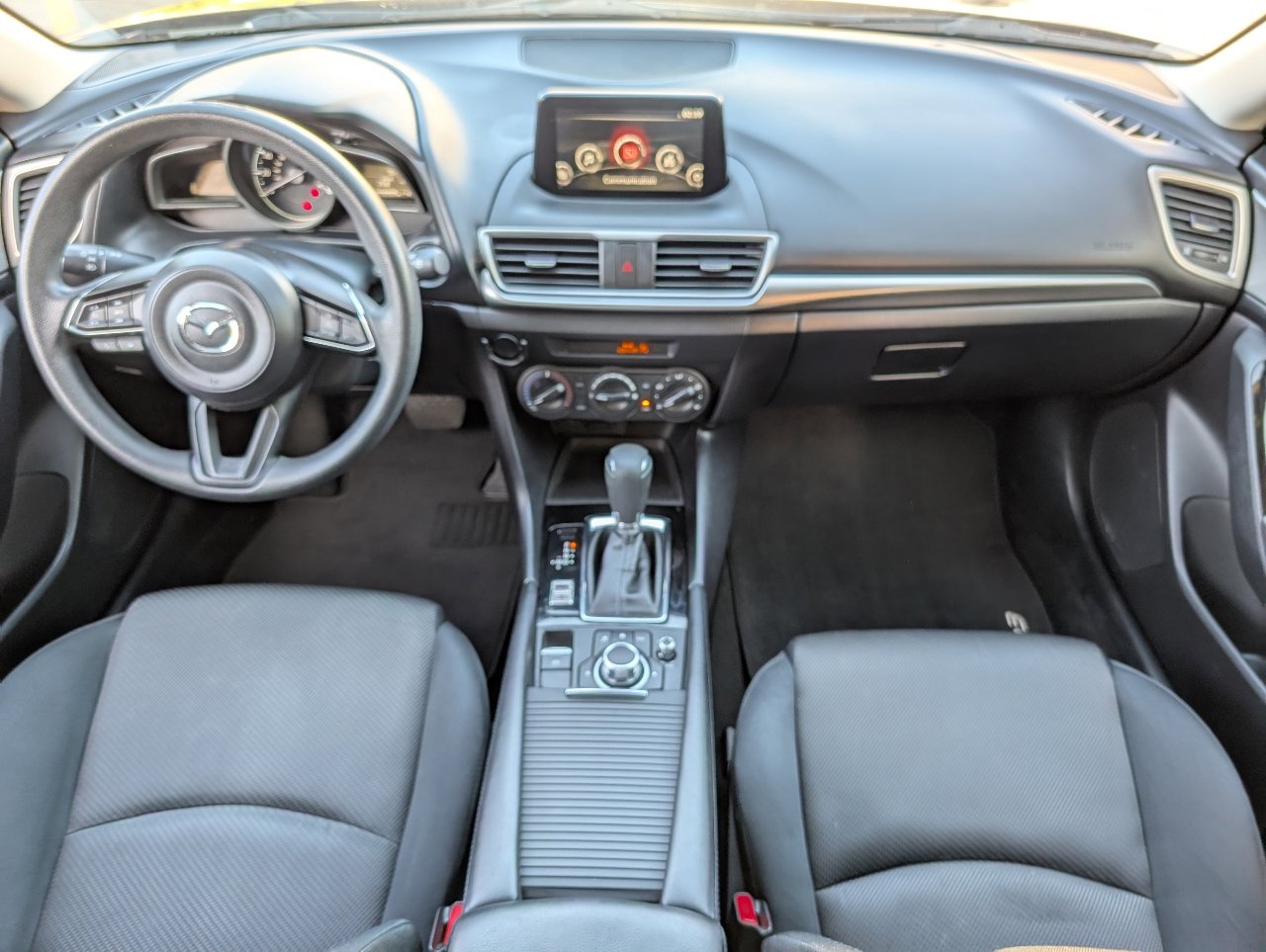 2017 Mazda Mazda3 Sport Hatchback photo 4
