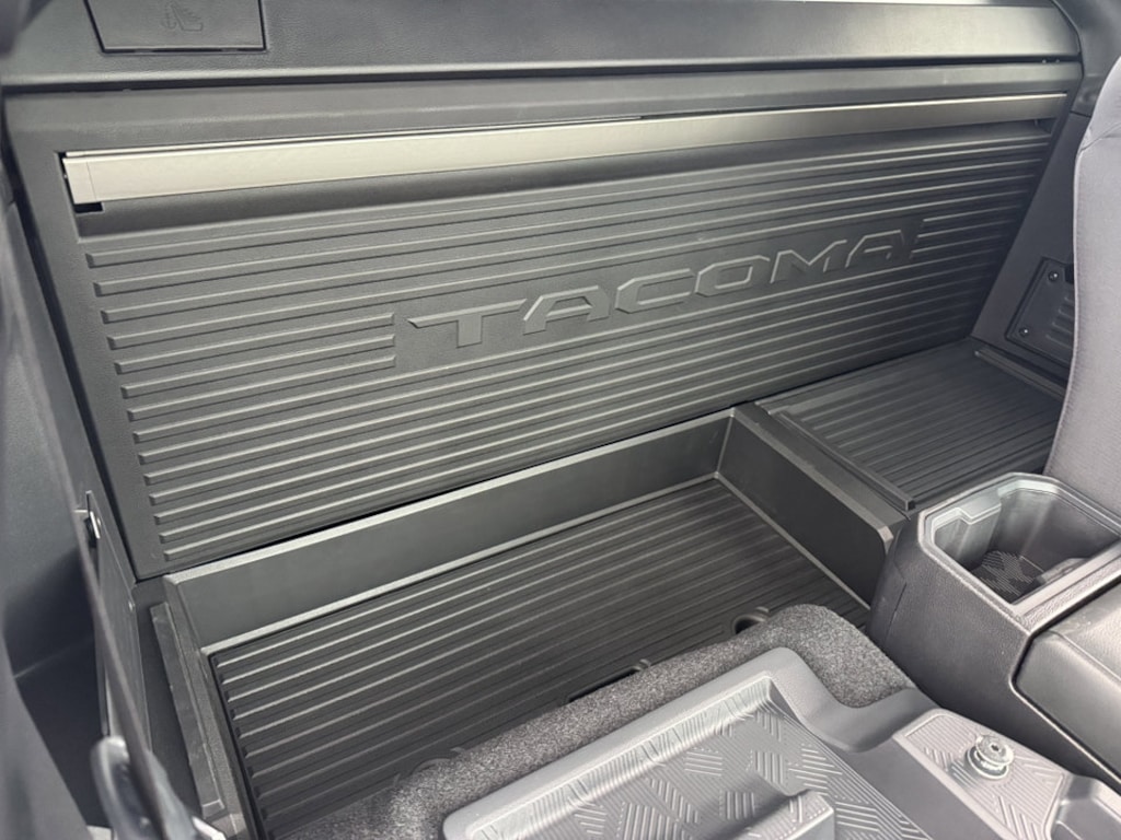 New 2025 Toyota Tacoma SR 4X2 XTRACAB