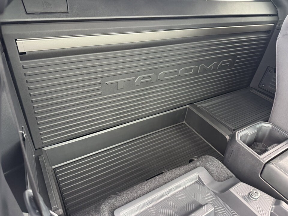 2025 Toyota Tacoma SR XtraCab photo 4