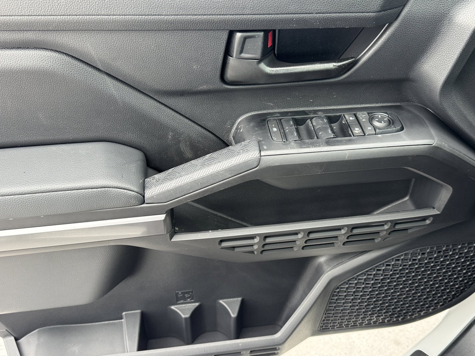 2026 Toyota Tacoma SR5 - Photo 18