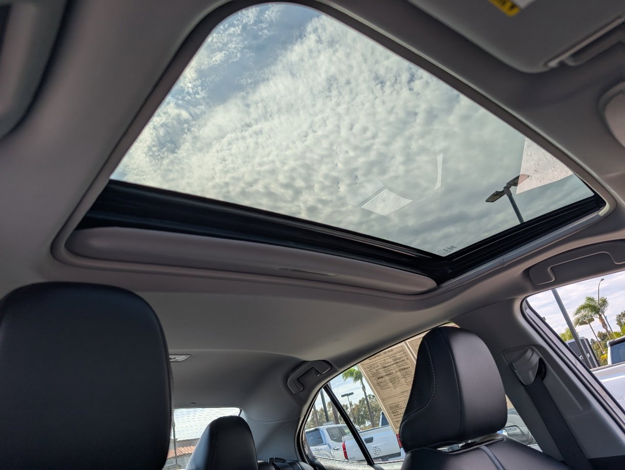 2023 Toyota Camry Hybrid SE photo 3