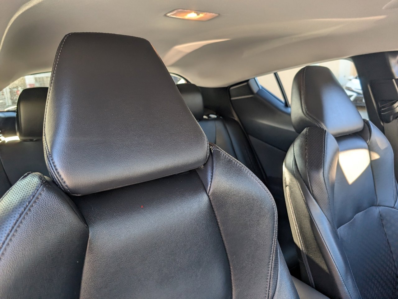 2020 Toyota C-HR LE photo 3