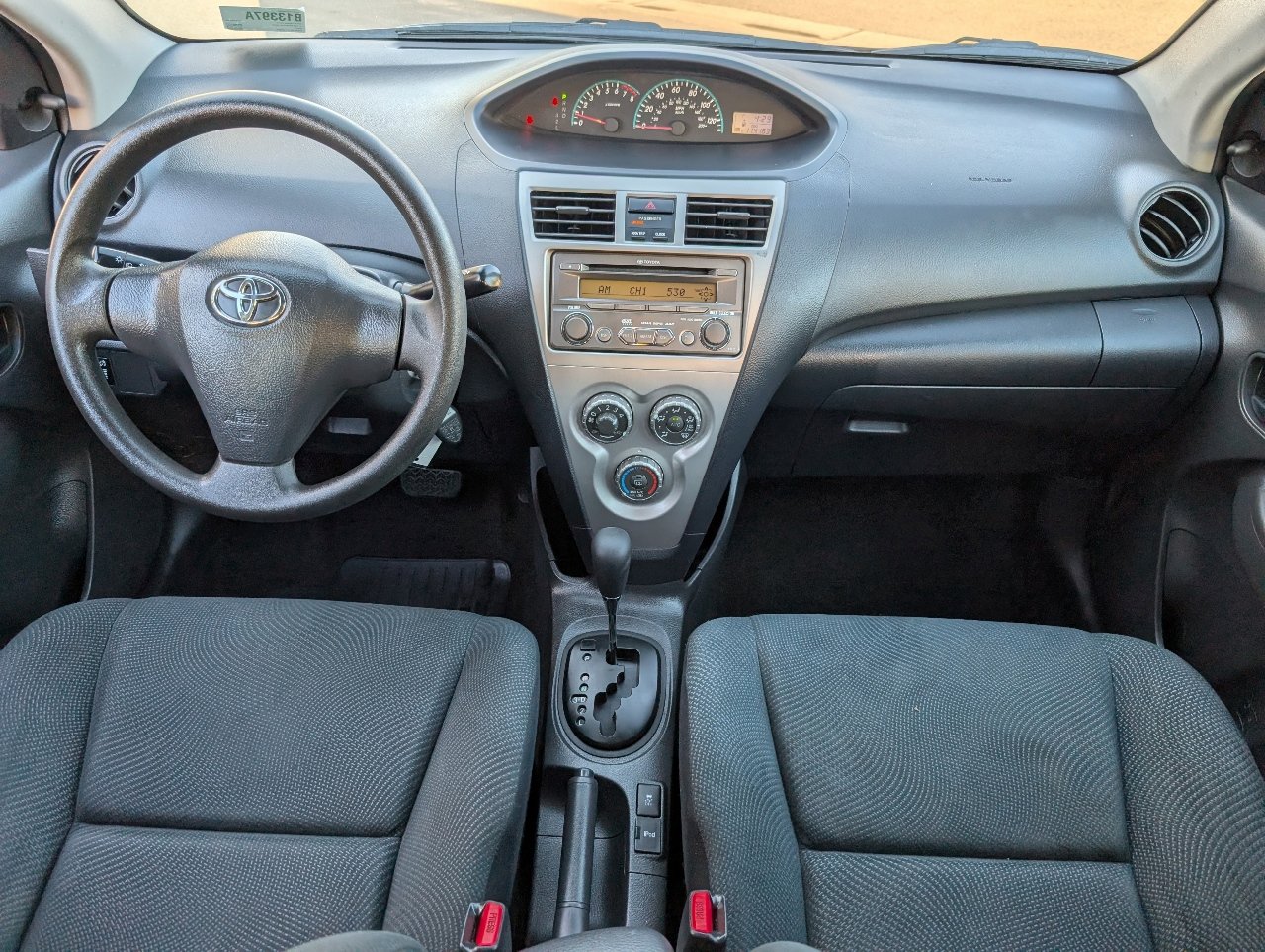 2012 Toyota Yaris Base photo 4