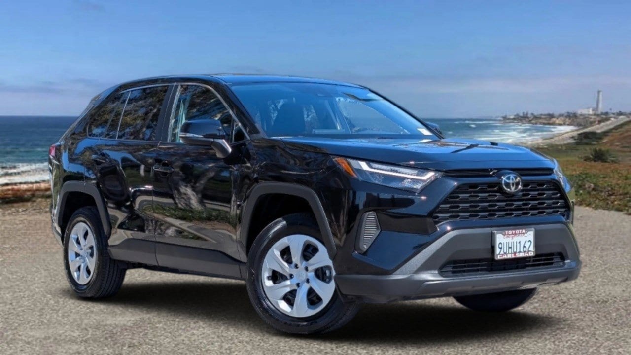 2025 Toyota RAV4 LE FWD