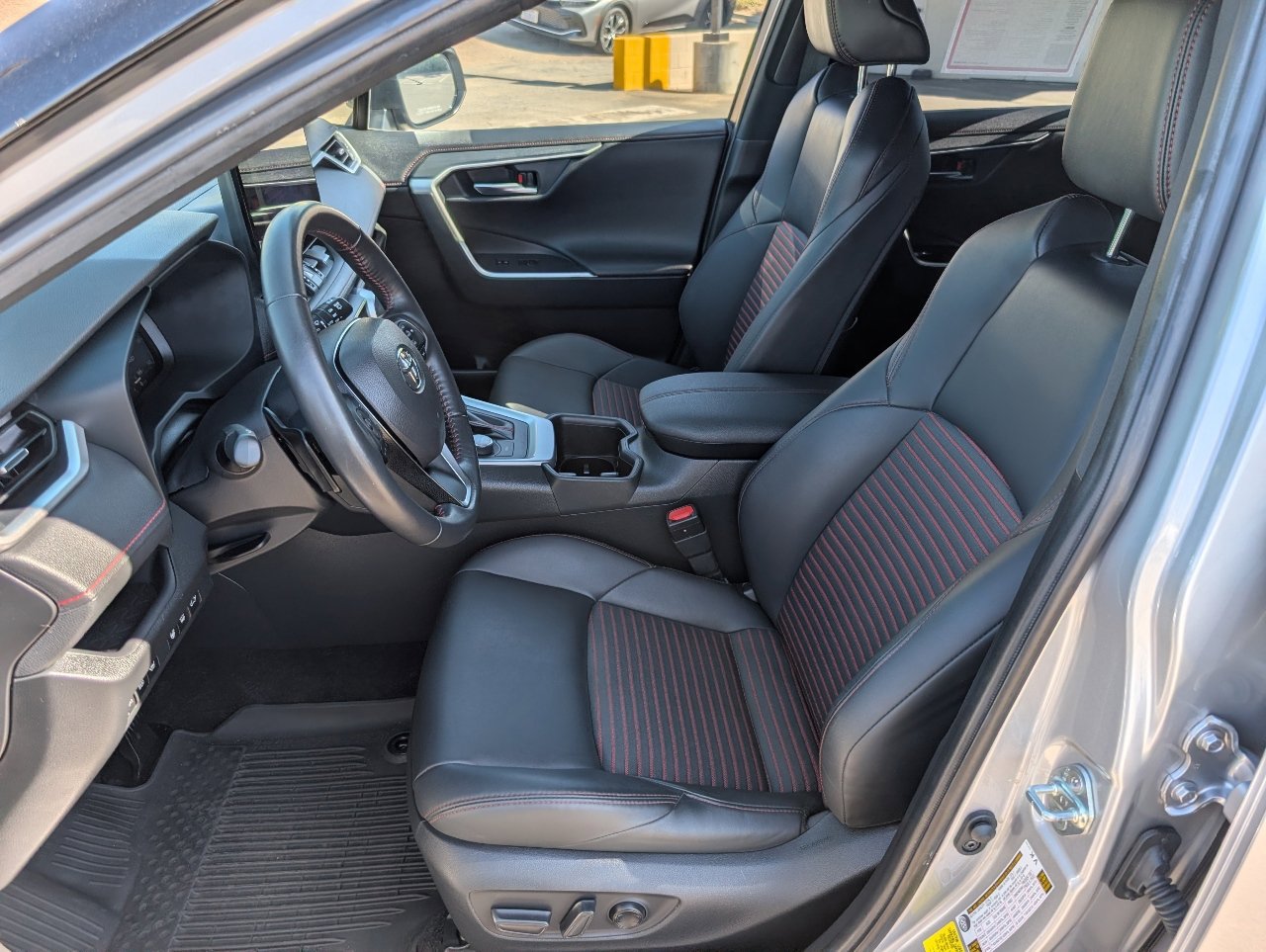 2024 Toyota RAV4 Prime XSE photo 2