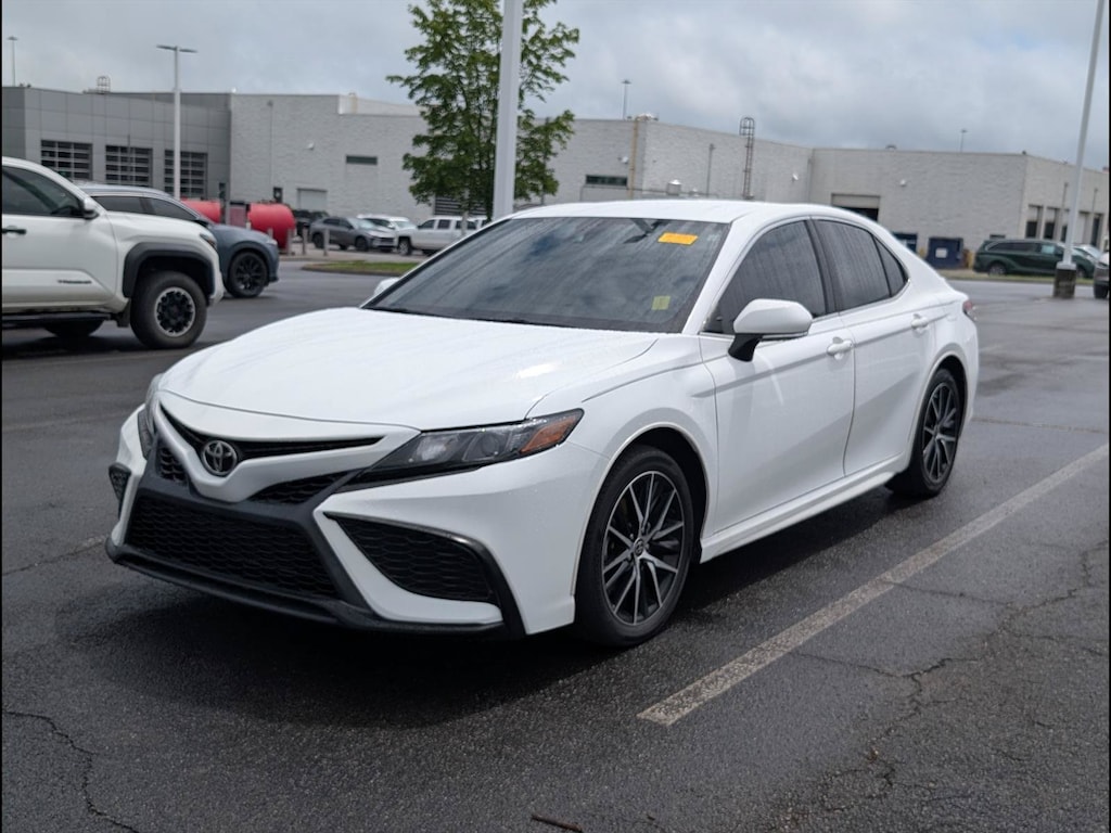 Used 2022 Toyota Camry SE Sedan