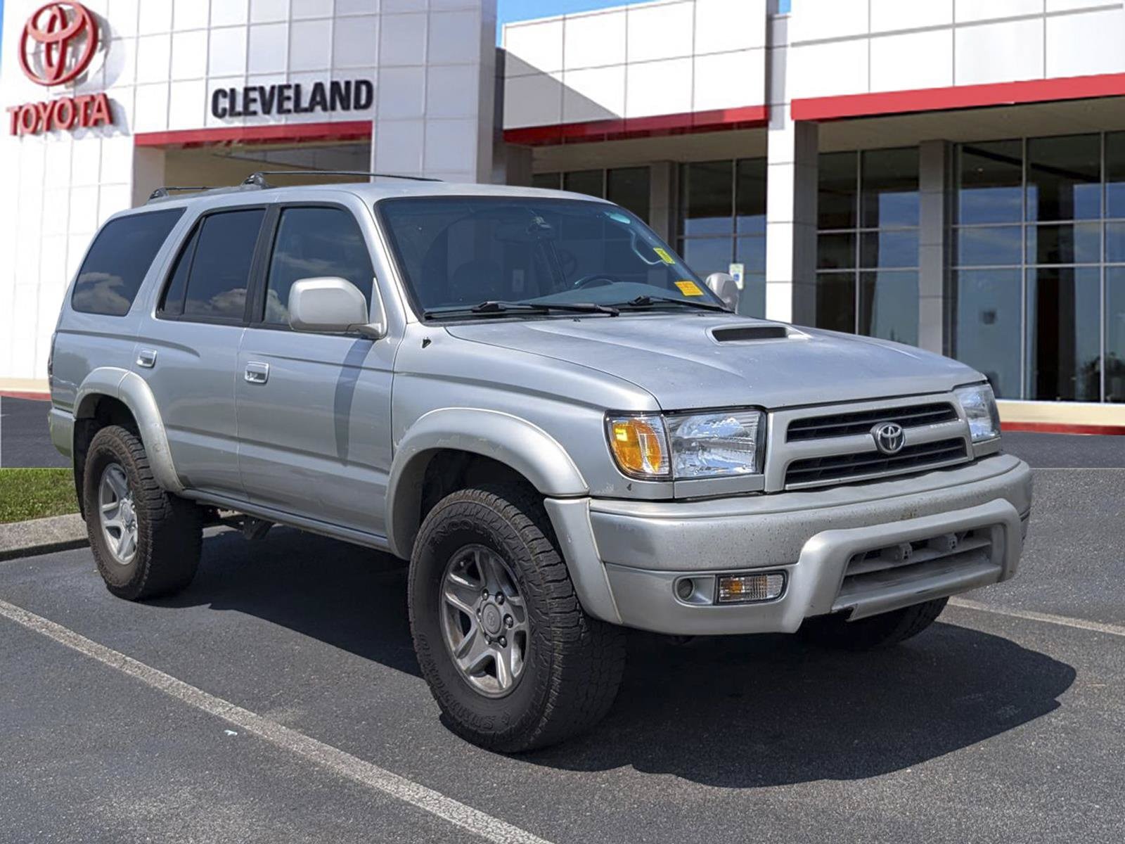 Used 2000 Toyota 4Runner SR5 with VIN JT3GN86R1Y0174471 for sale in Mcdonald, TN