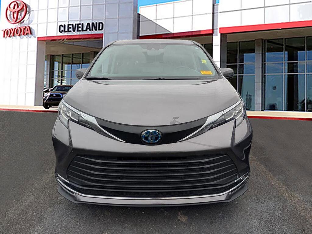 Used 2023 Toyota Sienna XLE 7 Passenger Van Passenger Van