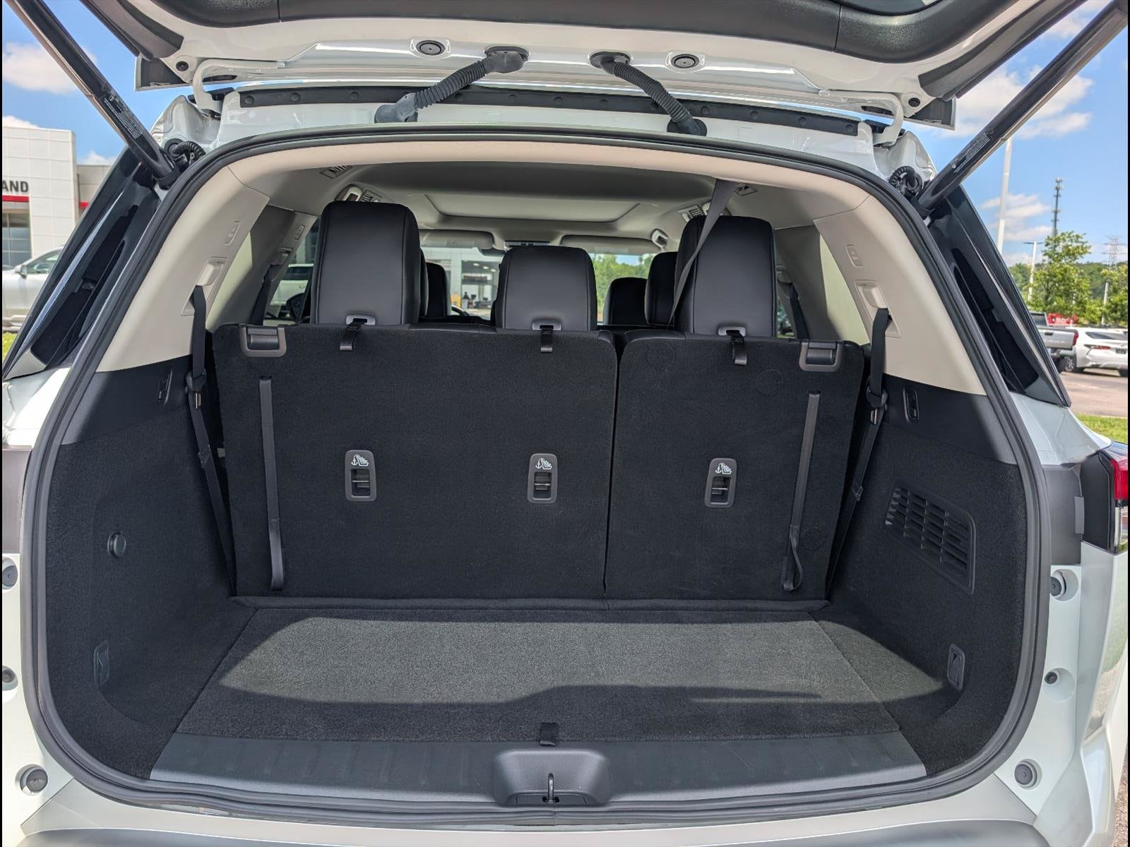 2025 Nissan Pathfinder Platinum - Photo 18