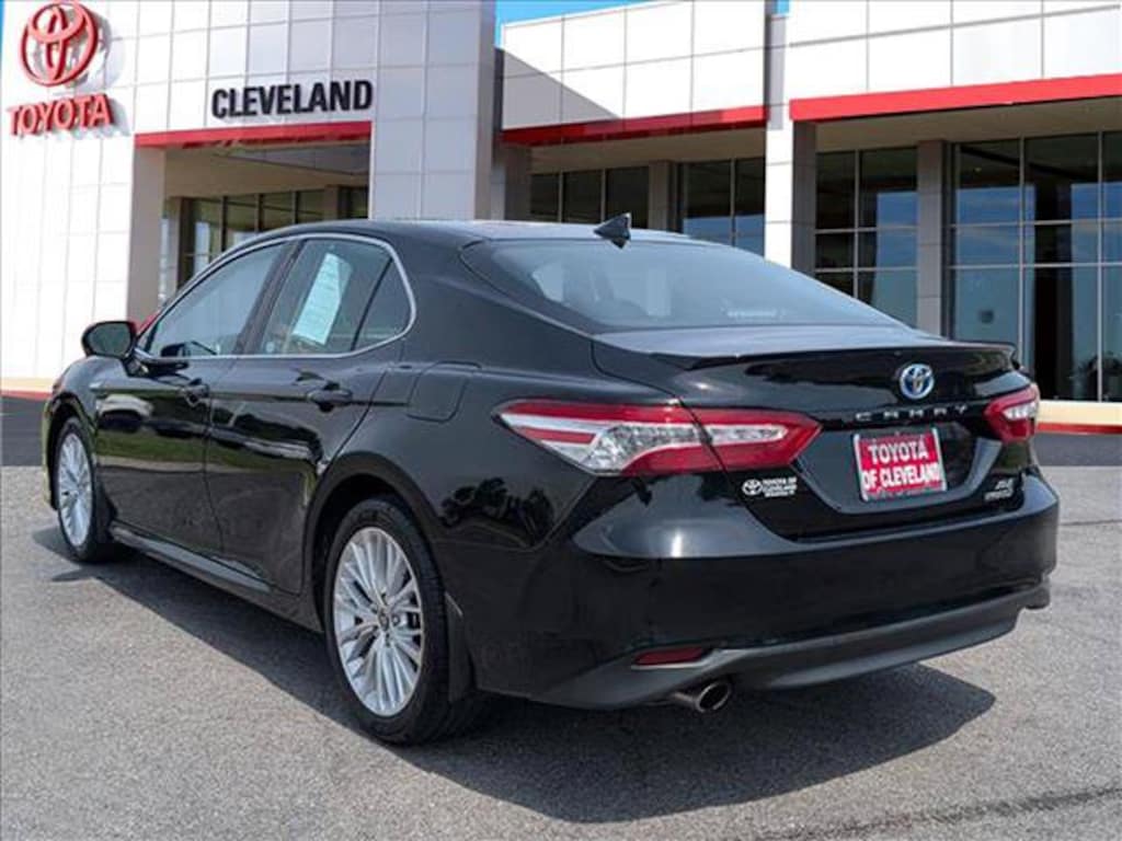 Used 2020 Toyota Camry Hybrid XLE Sedan