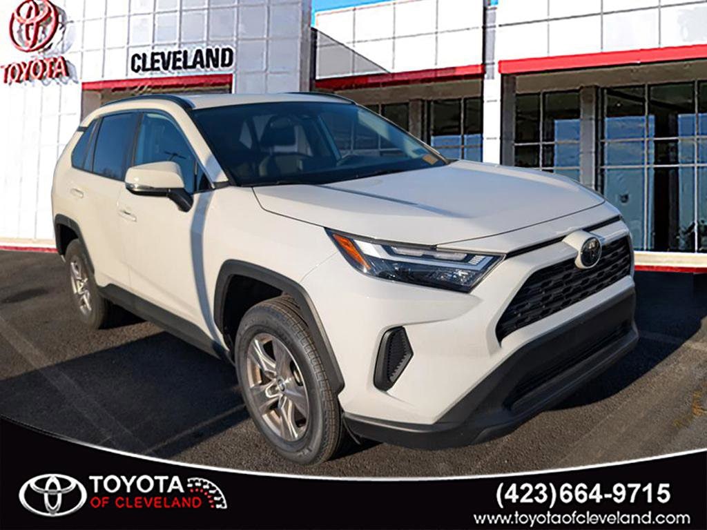 2024 Toyota RAV4 XLE's photo