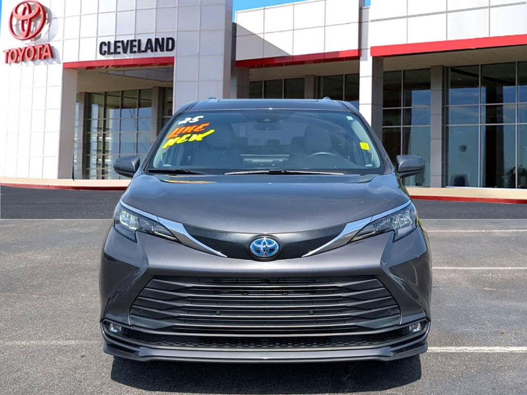 Used 2025 Toyota Sienna XLE 8 Passenger Van Passenger Van