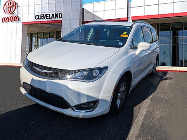 2020 Chrysler Pacifica Touring L photo 3
