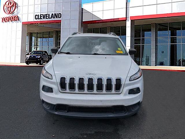 2017 Jeep Cherokee Sport photo 3