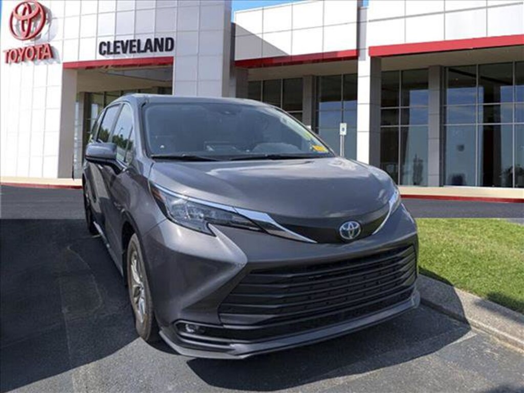 Used 2025 Toyota Sienna XLE 8 Passenger Van Passenger Van
