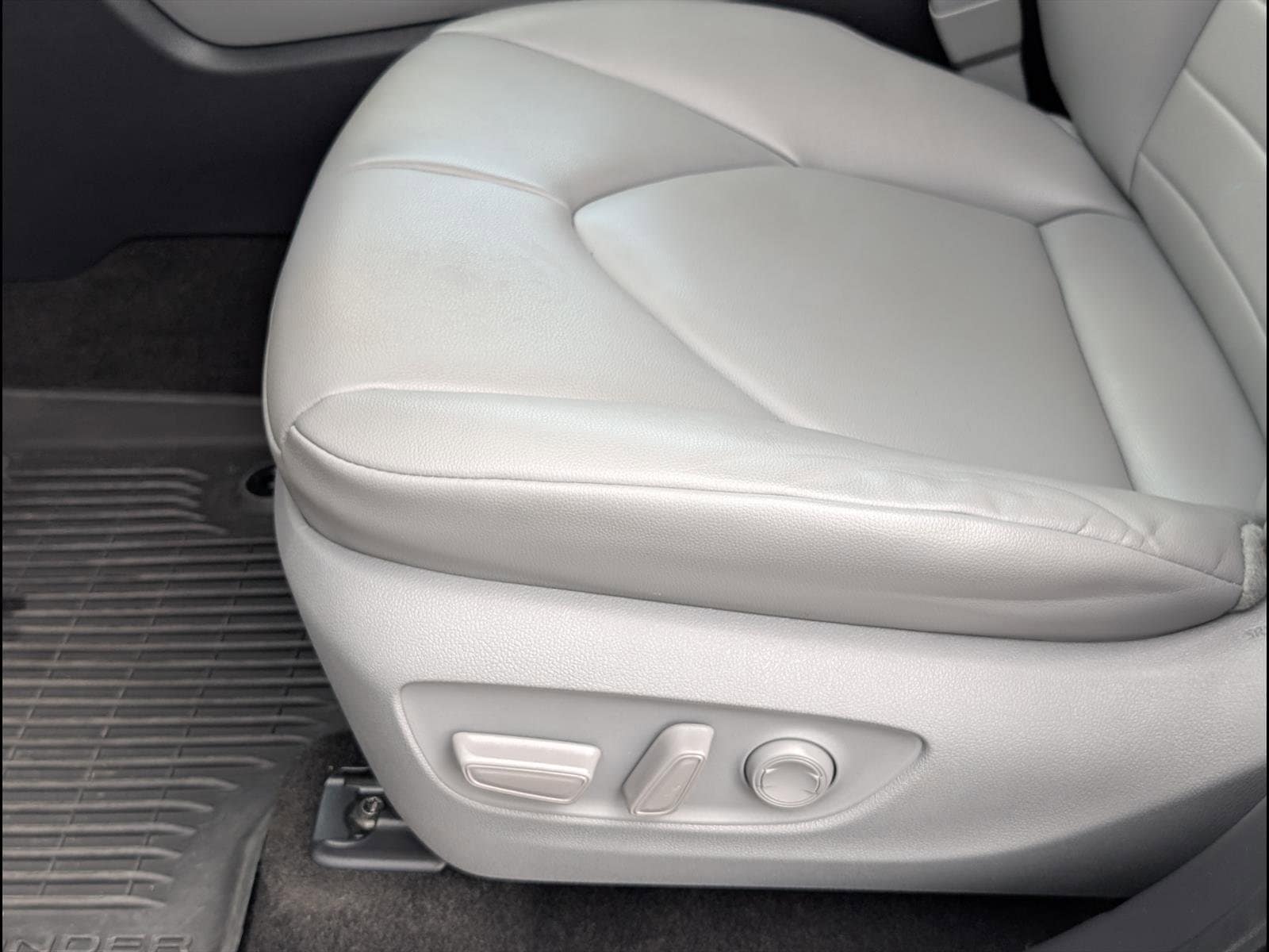 2023 Toyota Highlander XLE - Photo 11