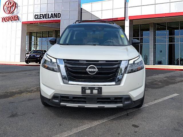 2023 Nissan Pathfinder SL photo 3