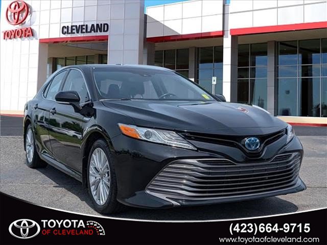 Pre-Owned 2020 Toyota Camry Hybrid XLE