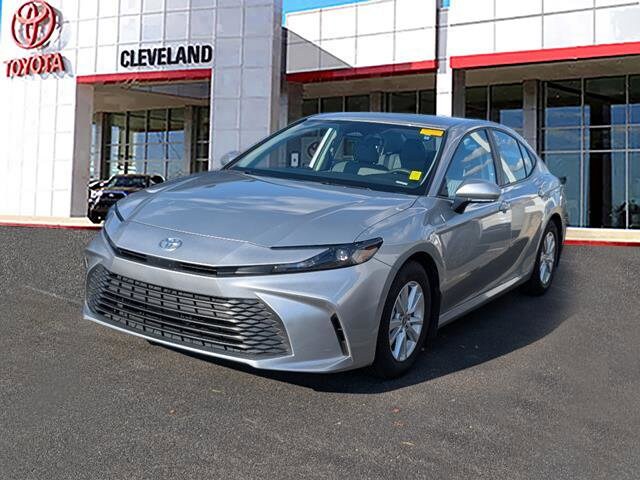 2025 Toyota Camry LE photo 4