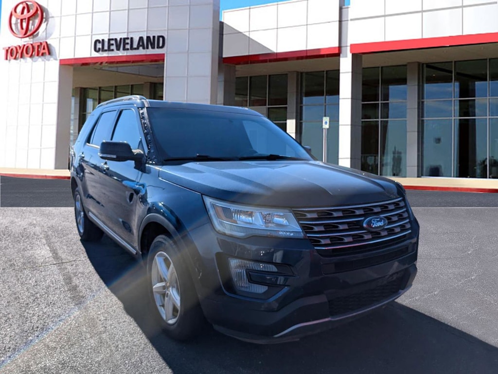 Used 2017 Ford Explorer XLT SUV