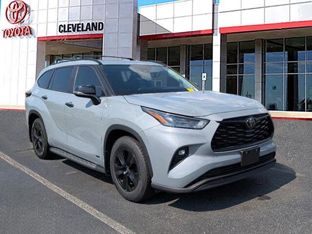 2024 Toyota Highlander Hybrid XLE photo 2