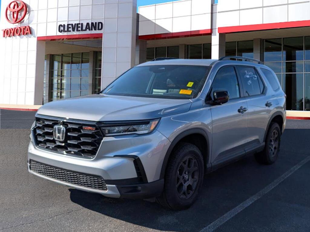 2025 Honda Pilot TrailSport photo 3