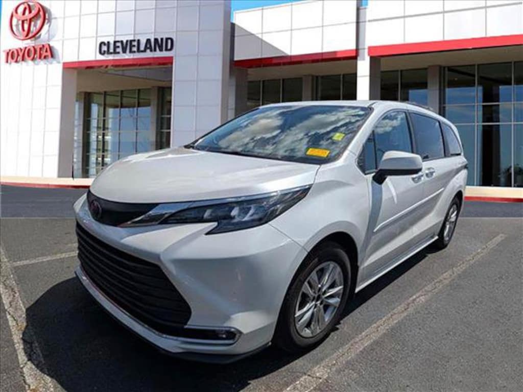 Used 2024 Toyota Sienna XLE 7 Passenger Van Passenger Van