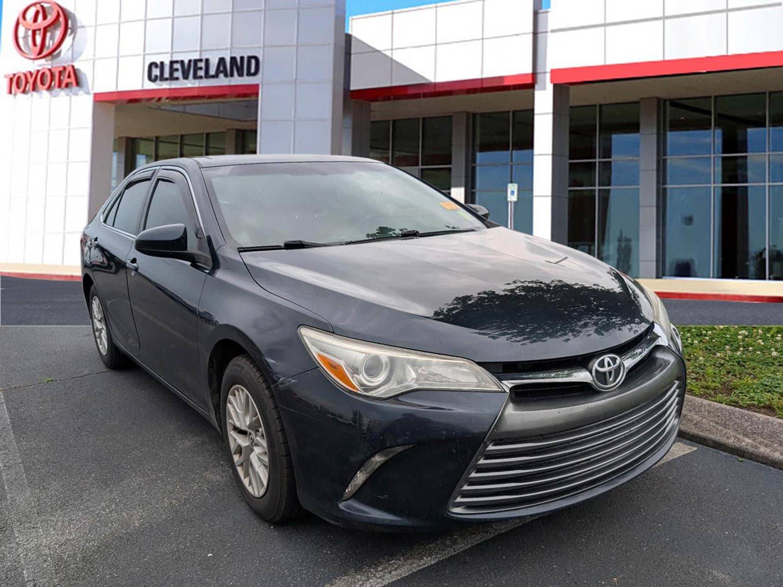 Used 2017 Toyota Camry LE with VIN 4T1BF1FK8HU805203 for sale in Mcdonald, TN
