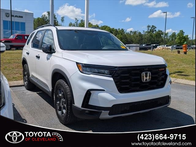2025 Honda Pilot TrailSport AWD's photo