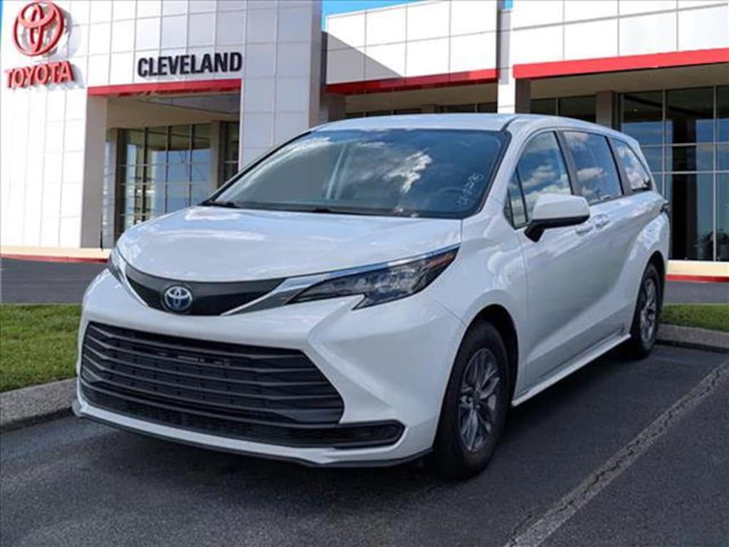 Used 2024 Toyota Sienna LE 8 Passenger Van Passenger Van