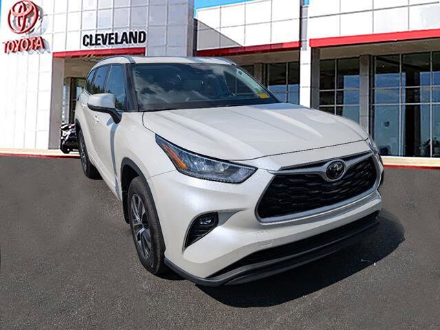2020 Toyota Highlander XLE photo 2