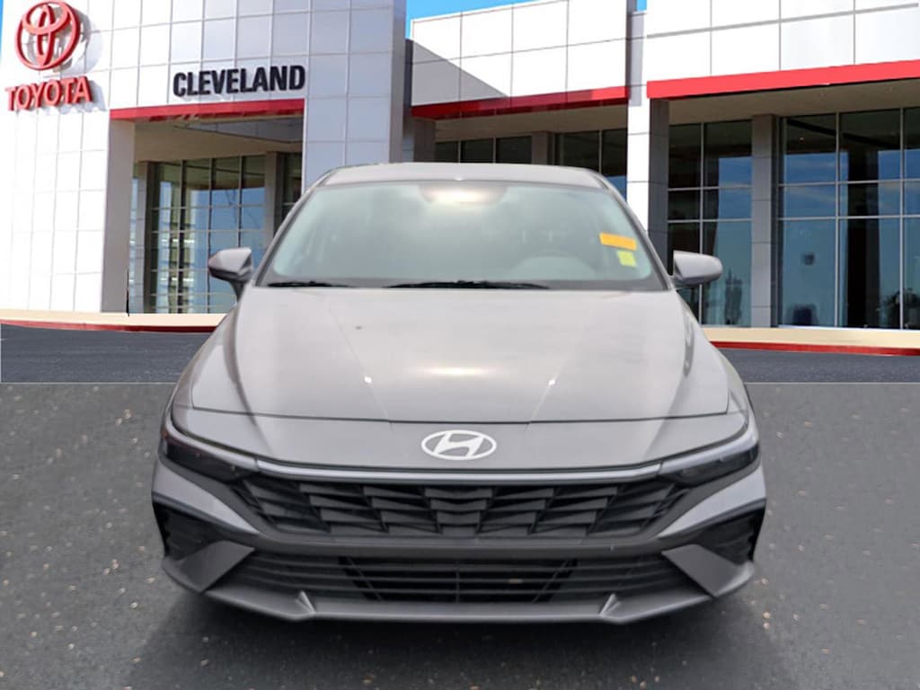 Used 2025 Hyundai Elantra SE Sedan