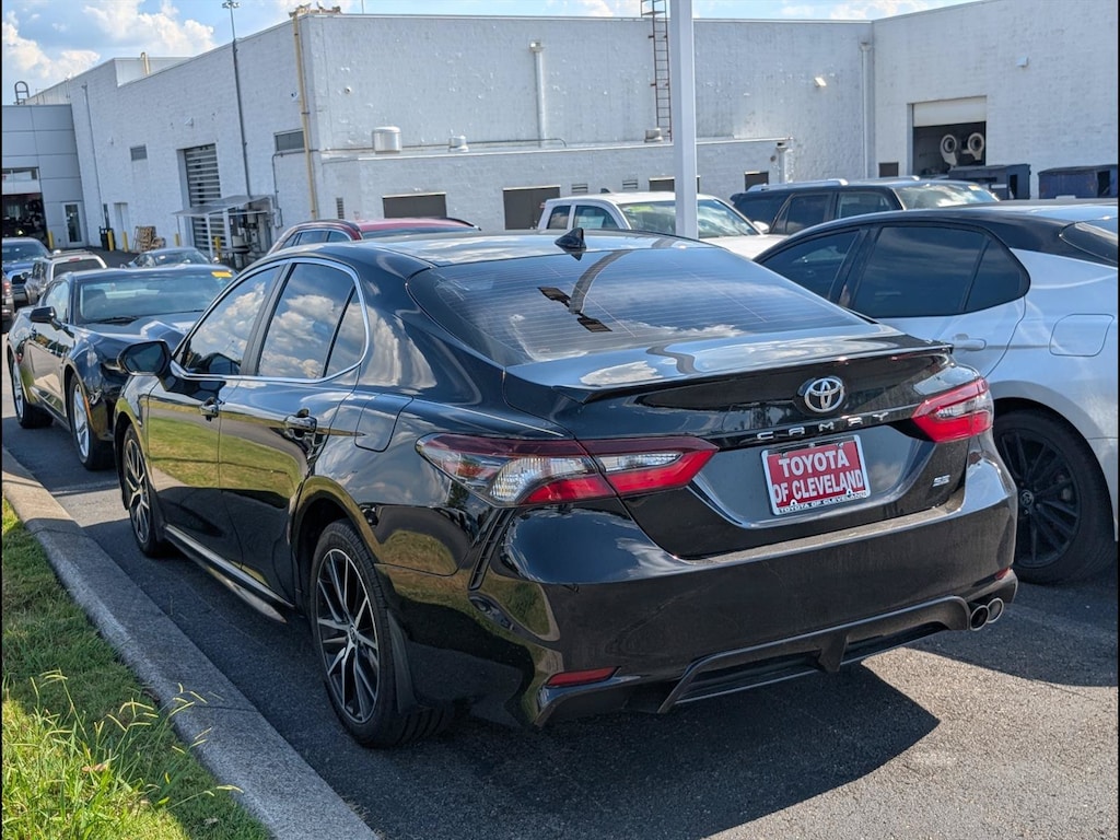 Used 2022 Toyota Camry SE Sedan