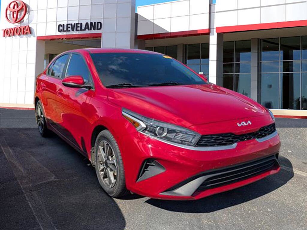 2023 Kia Forte LXS photo 2
