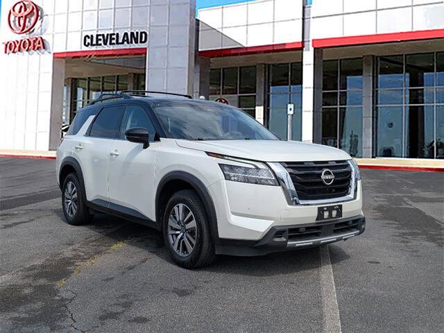 2023 Nissan Pathfinder SL photo 2