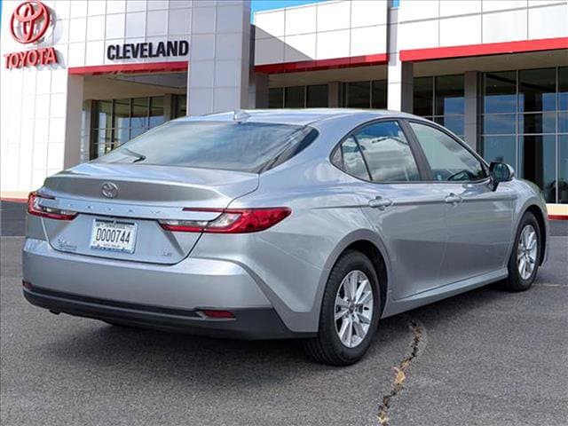 2025 Toyota Camry LE - Photo 6