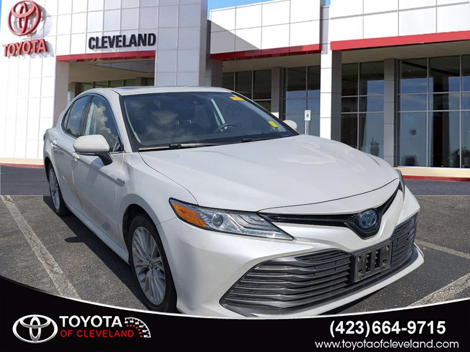 Super White 2019 Toyota Camry Hybrid Sedan Front-Wheel Drive Continuously Variable Transmission