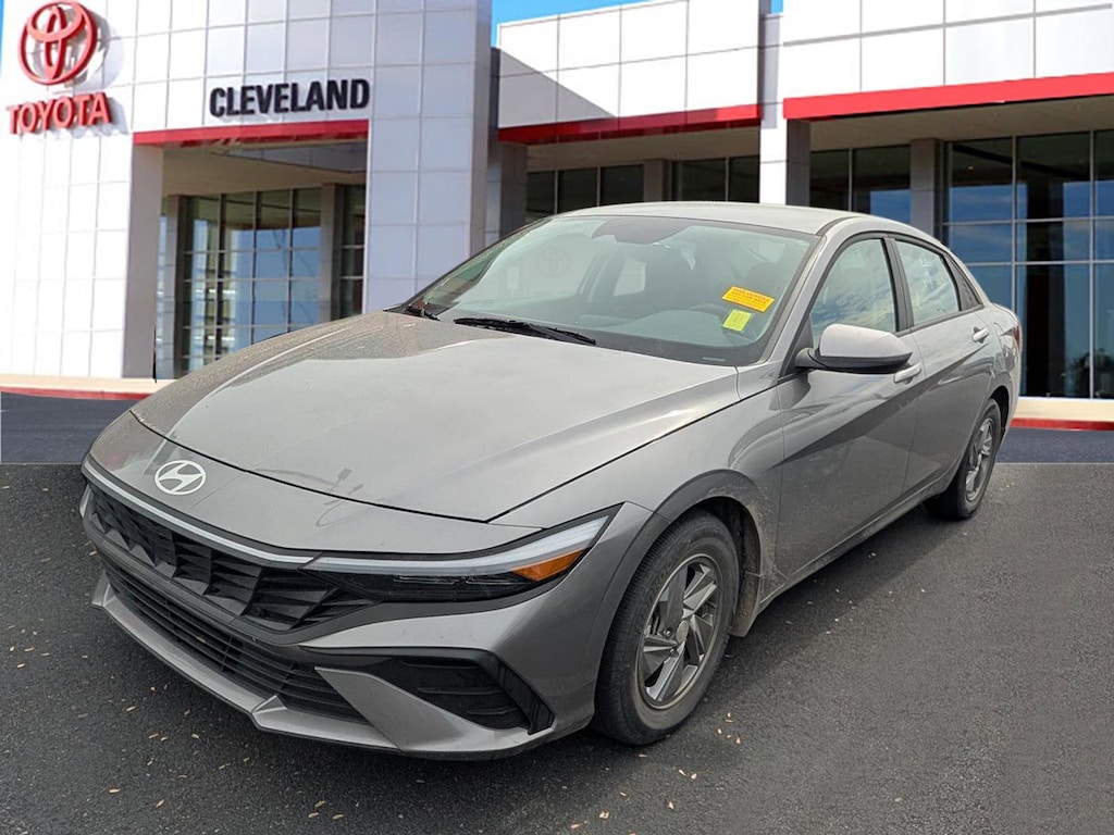 Used 2025 Hyundai Elantra SE Sedan