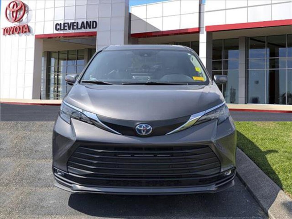 Used 2025 Toyota Sienna XLE 8 Passenger Van Passenger Van