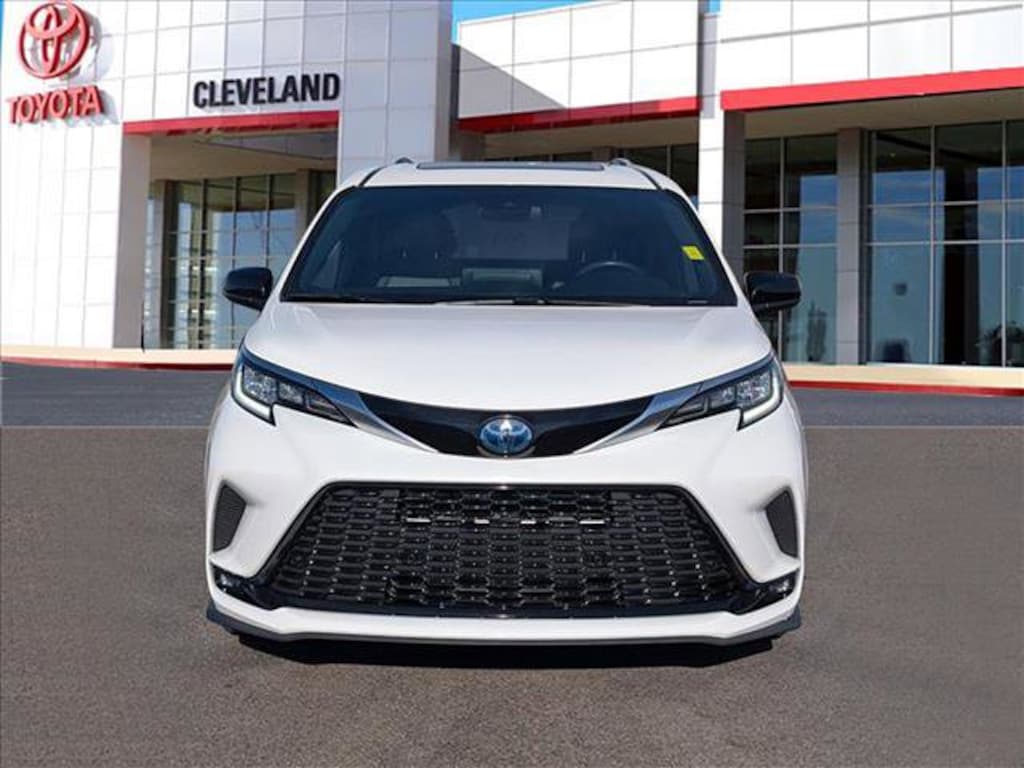 Used 2023 Toyota Sienna XSE 7-Passenger Van Passenger Van