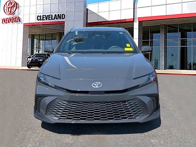 2025 Toyota Camry SE photo 3