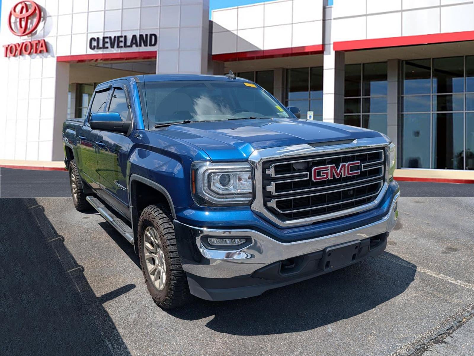 Used 2017 GMC Sierra 1500 SLE with VIN 3GTU2MEC0HG133807 for sale in Mcdonald, TN