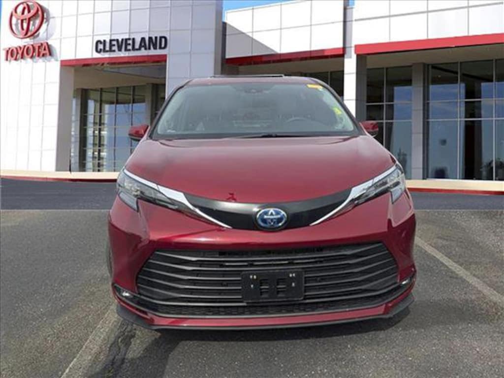 Used 2025 Toyota Sienna XLE 8 Passenger Van Passenger Van