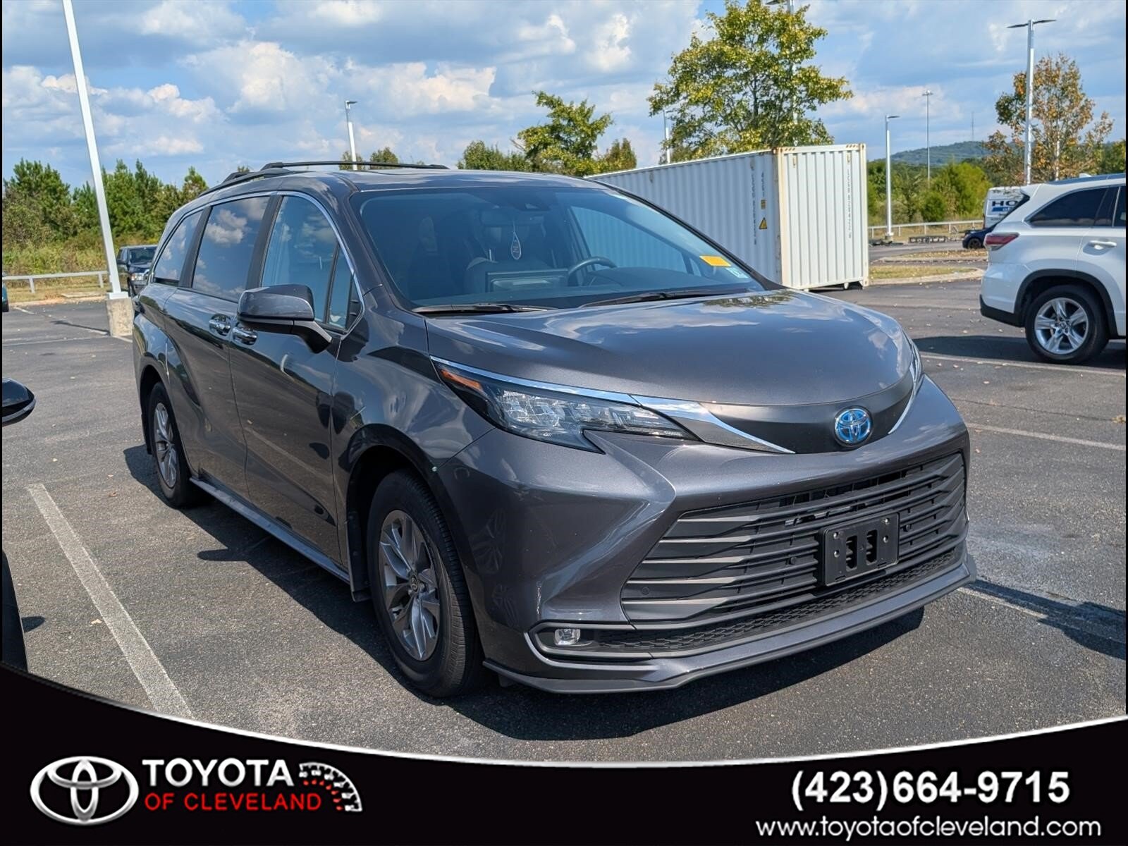 Magnetic Gray 2025 Toyota Sienna Minivan Front-Wheel Drive Continuously Variable Transmission